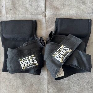 CLETO REYES Evolution Gel Padded Hand Wraps for Boxing, Slip On Under Gloves